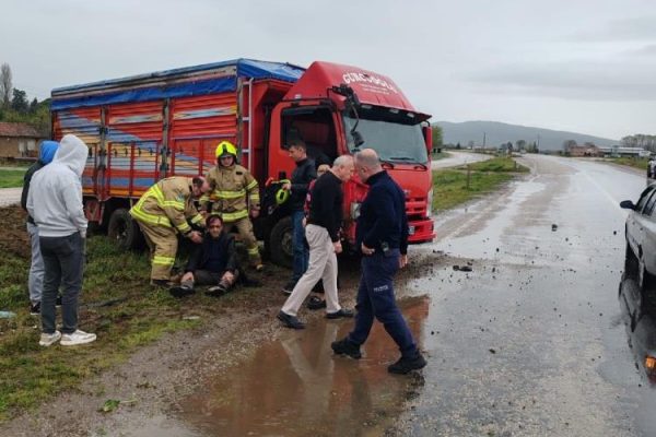 Manyas’ta trafik kazası: 2 yaralı