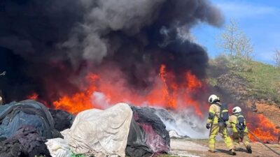 Erdek ilçesinde balıkçı ağlarının bulunduğu bölgede çıkan yangın, büyük maddi