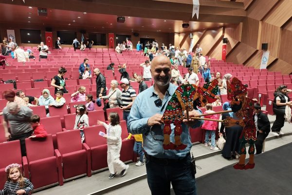 Balıkesir’de Hacivat-Karagöz canlı sinema etkinliği