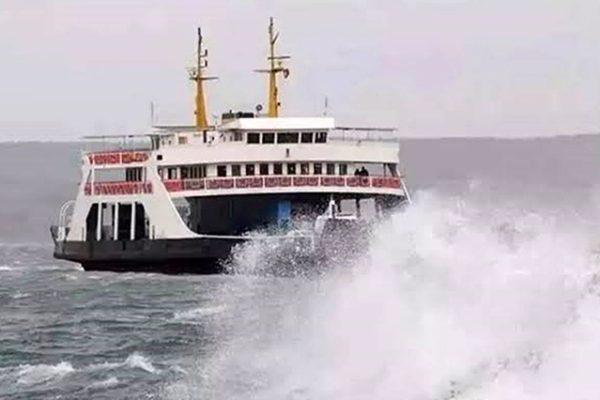 Erdek’te feribot seferleri iptal