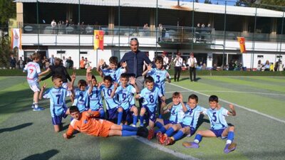 Bandırma Galatasaray Taraftarlar Derneğinin düzenlediği 23 Nisan ilkokullar Ulusal Egemenlik