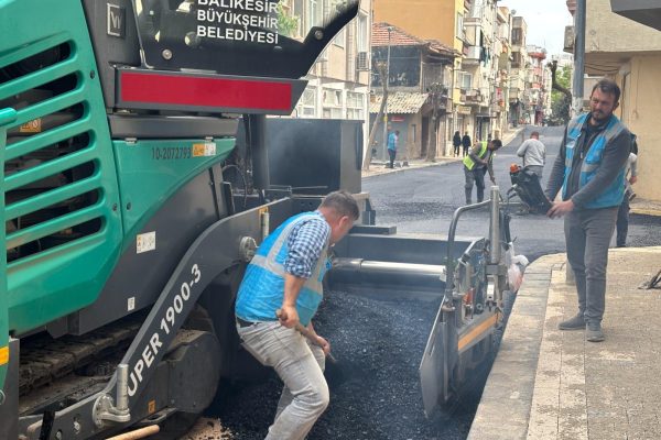 Büyükşehir’den Erdek’e tam kapsamlı yol ve altyapı yatırımı