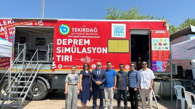 Bandırma Belediye Başkanı Dursun Mirza, Cumhuriyet Meydanı’nda vatandaşların ziyaretine açılan