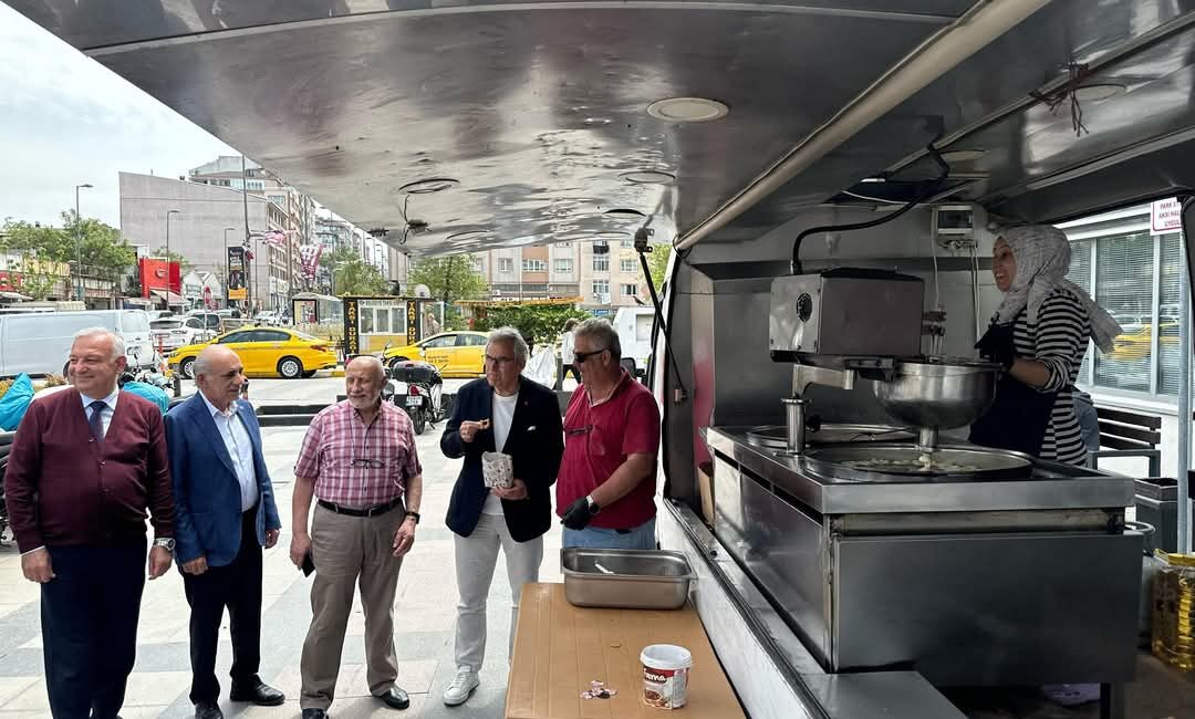 Bandırma Belediye Başkanı Dursun Mirza, merhum annesi ve babası için
