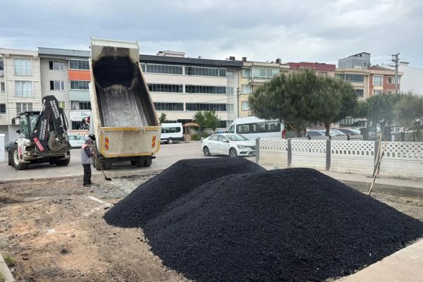 Bandırma Belediyesi havaların ısınmasıyla birlikte çalışmalara hız verdi