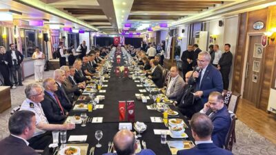 Bandırma Belediye Başkanı Dursun Mirza, kentte düzenlenen Bandırmaspor’a moral ve