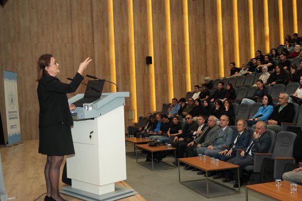 Banü’de Amerika, propaganda ve 1915 olayları konferansı
