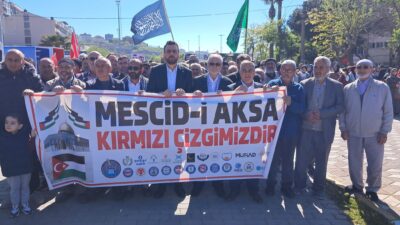 Sivil Toplum Kuruluşları Birliği Bandırma’da Gazze’ye destek mitingi düzenledi. Etkinliğe