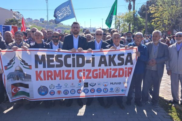 Bandırma’da Gazze’ye destek yürüyüşü yapıldı