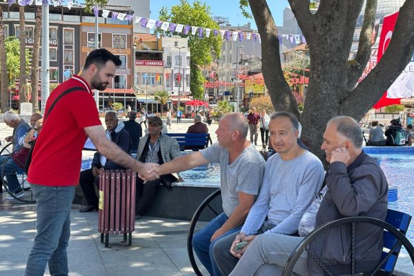 Büyükşehir Belediyesi Yakın Çözüm Saha Ekibi Bandırma’da vatandaşları dinledi