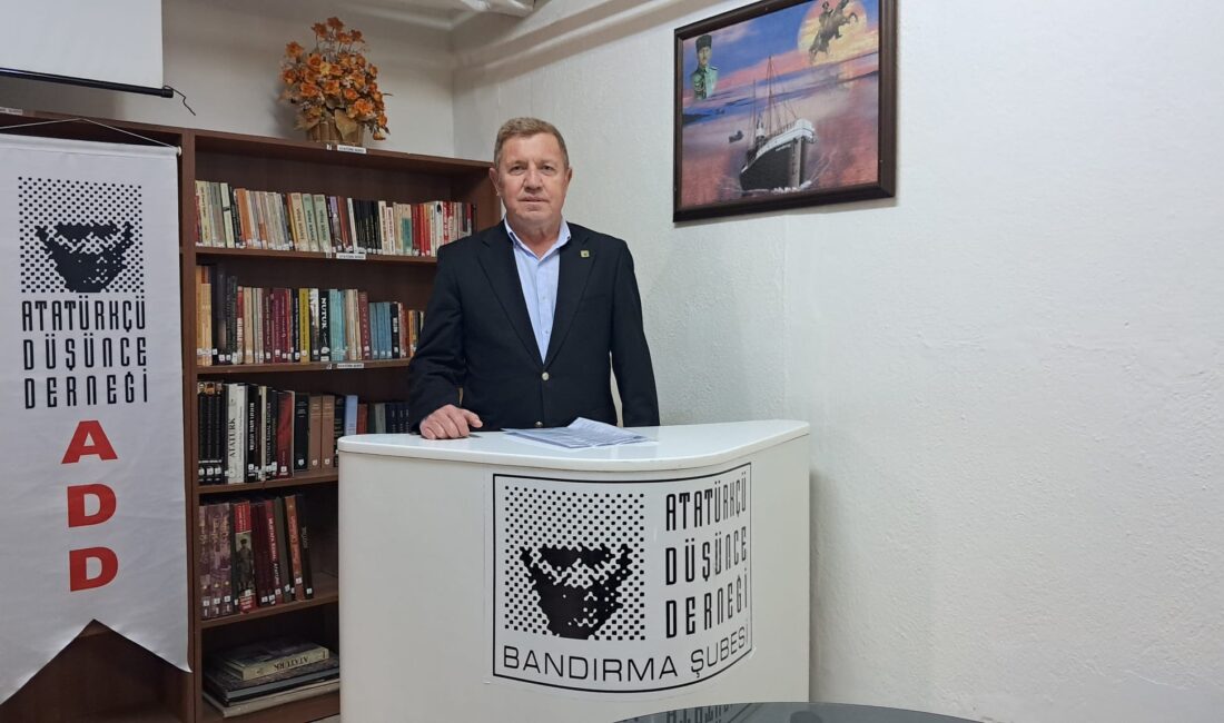   Atatürkçü Düşünce Derneği Şube Başkanı Hayri Turna düzenlediği basın