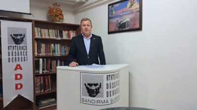 &nbsp; Atatürkçü Düşünce Derneği Şube Başkanı Hayri Turna düzenlediği basın