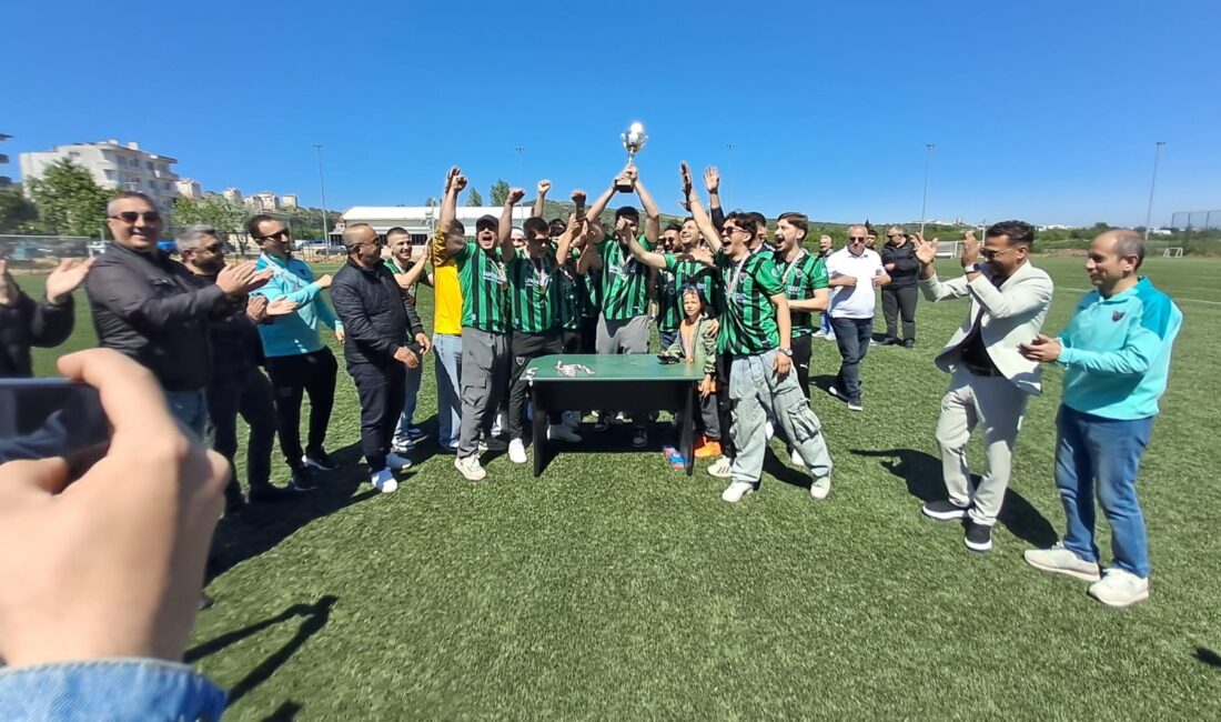 2. Amatör ligde yenilgisiz şampiyon olan Edincikspor törenle kupasına kavuştu.