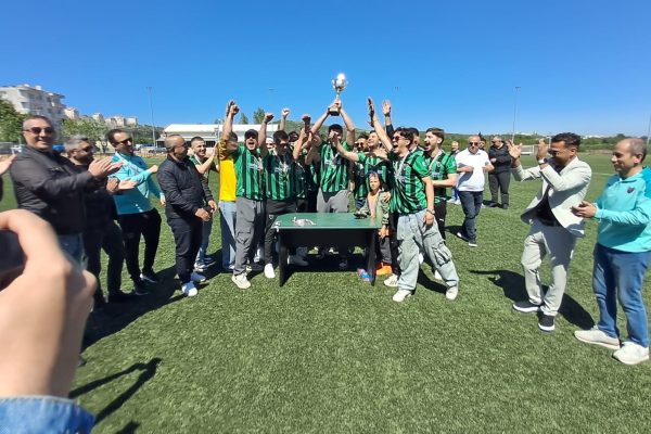 Şampiyon Edincikspor kupasına kavuştu