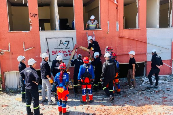 911 TAMT tatbikatına katıldı