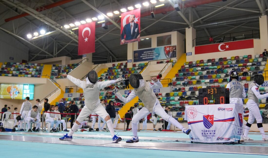 Balıkesir’de sporcular eskrimde şampiyonluk için yarışıyor Balıkesir, eskrim branşında önemli bir organizasyona ev sahipliği yapıyor. Şehit