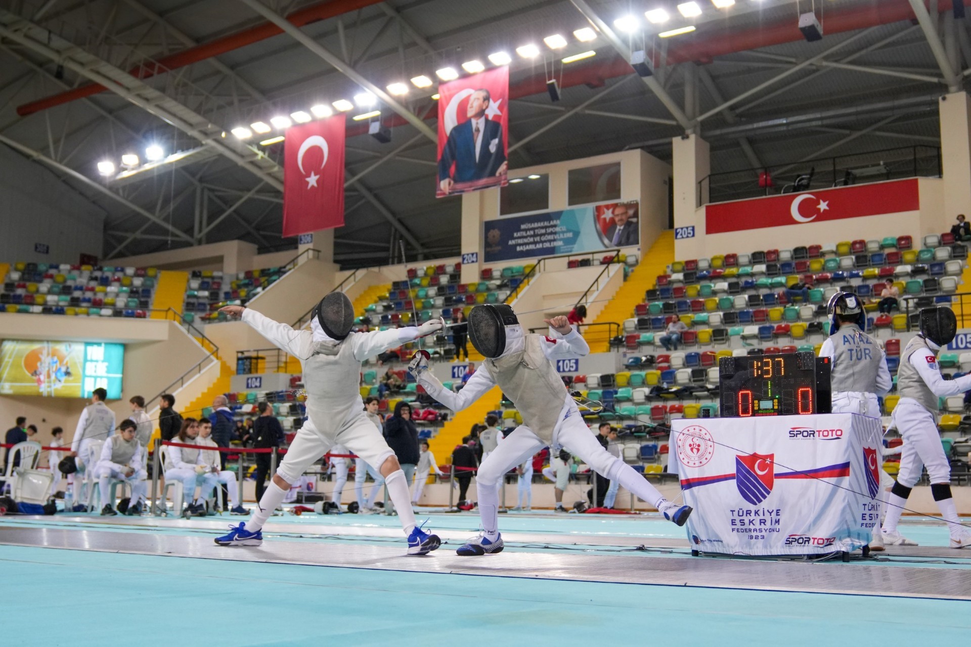 Balıkesir’de sporcular eskrimde şampiyonluk için yarışıyor