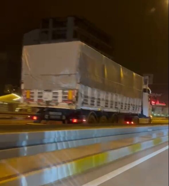 Balıkesir’de alkollü olduğu iddia edilen tır şoförü, ters yönden giderek