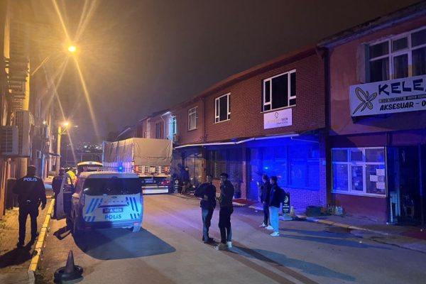 Ters yönden giden TIR trafiği birbirine kattı