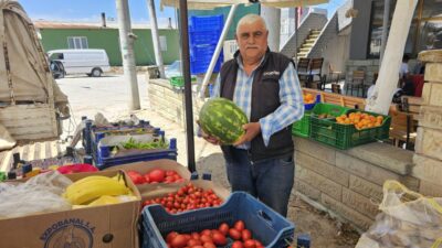 Doğapınar Mahallesi’nde her pazar kurulan pazarda 20 yıldır tezgâh açan