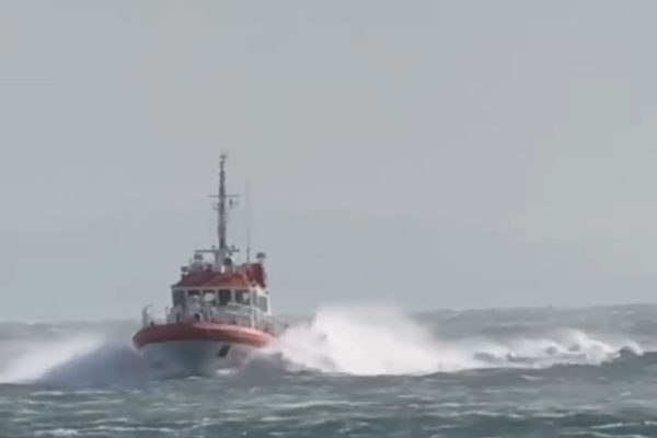 Erdek’te fırtınaya rağmen hasta tahliyesi gerçekleştirildi