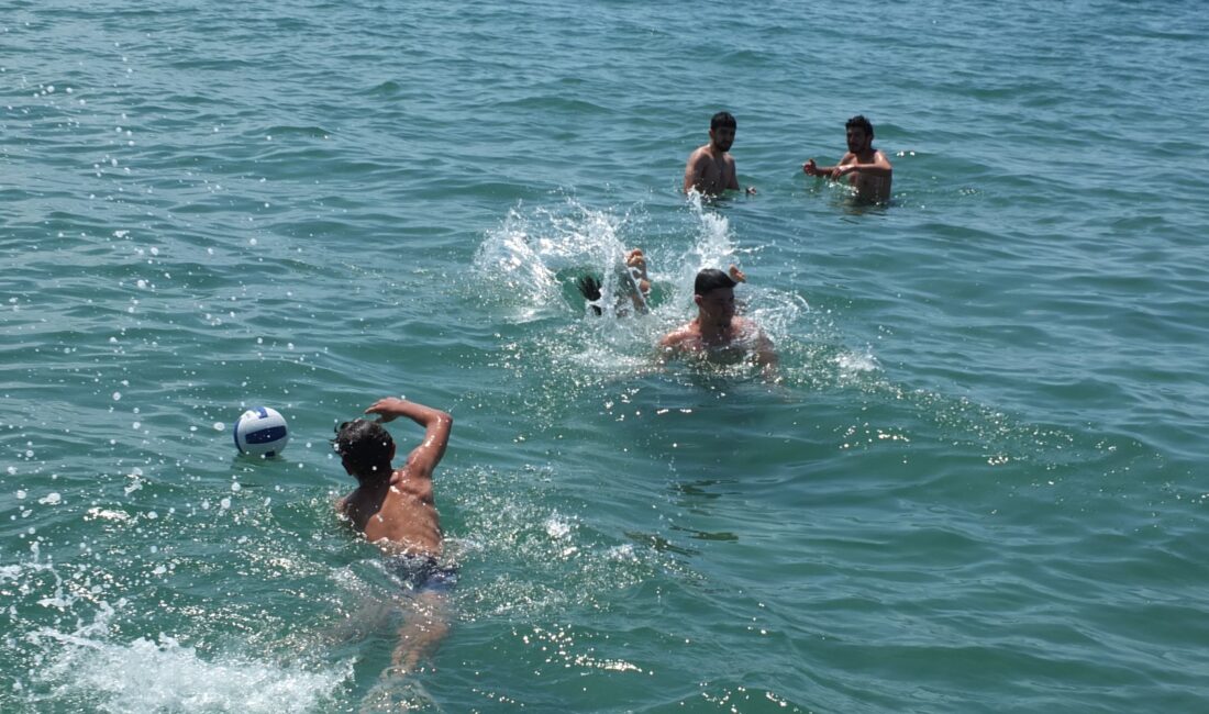 Kuzey Ege de deniz sezonu açıldı Balıkesir’in Burhaniye, Edremit, Gömeç ve Ayvalık ilçelerinin de içinde bulunduğu