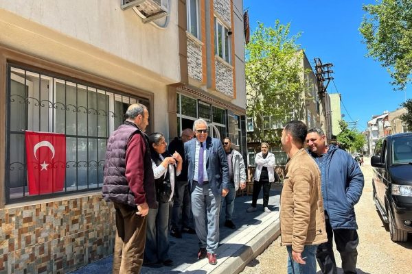 Başkan Mirza, Çınarlı Mahallesi’ndeki yol ve kaldırım çalışmalarını inceledi