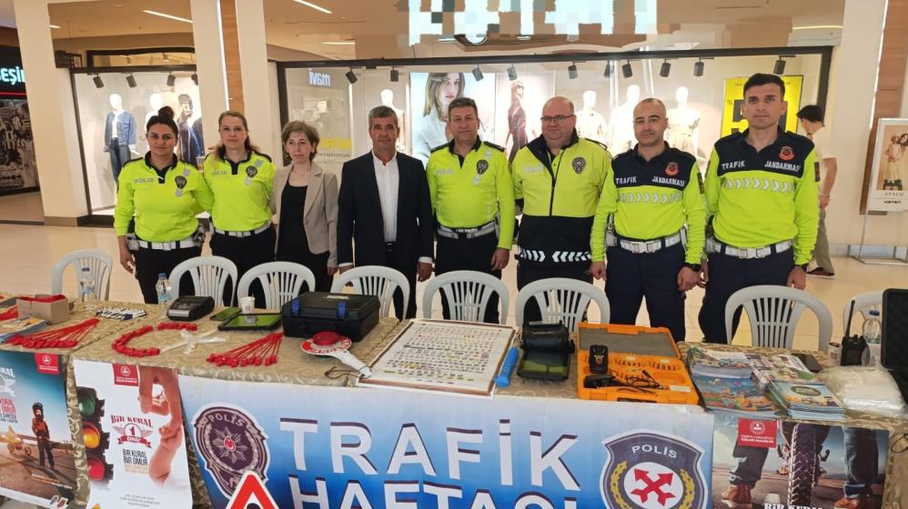 Bandırma’da trafik haftası etkinlikleri düzenlendi Bandırma’da Trafik Haftası kapsamında güvenli sürüş ve trafik bilincini artırmaya