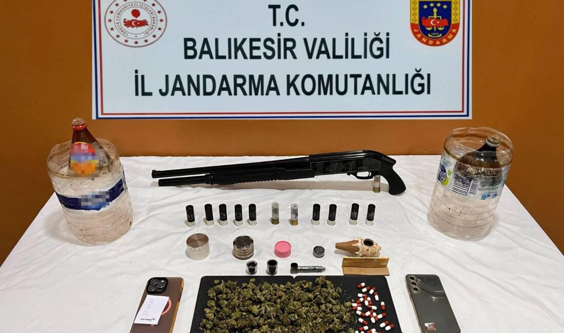 Balıkesir’in Susurluk ilçesinde jandarma ekipleri tarafından düzenlenen uyuşturucu operasyonunda iki