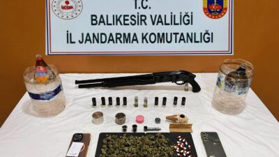 Balıkesir’in Susurluk ilçesinde jandarma ekipleri tarafından düzenlenen uyuşturucu operasyonunda iki