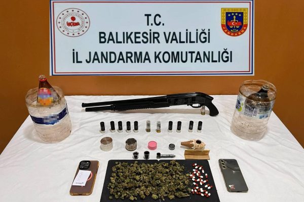 Balıkesir’de uyuşturucuya geçit yok: 2 şüpheli gözaltına alındı