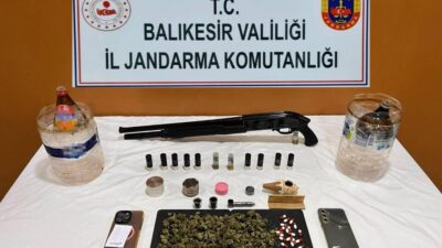 Balıkesir’in Susurluk ilçesinde jandarma ekipleri tarafından düzenlenen uyuşturucu operasyonunda iki