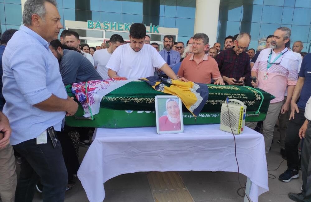 Vefat eden sağlık görevlisi organlarıyla 4 hastaya umut oldu Balıkesir’in Burhaniye ilçesinde geçirdiği beyin kanaması sonucu 44 yaşında yaşama