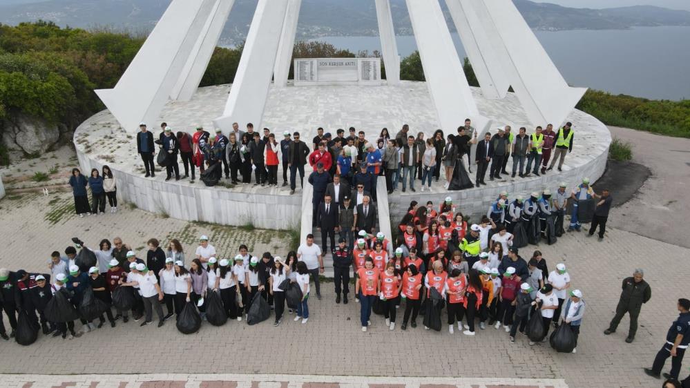 Bandırma’da “Orman Benim” etkinliği Bandırma’da “Orman Benim” etkinliği çerçevesinde Son Kurşun Anıtı’nda alana atılan