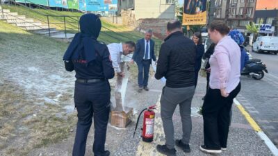 Atatürk Caddesi üzerinde bulunan T.C. Posta ve Telgraf Teşkilatı Genel