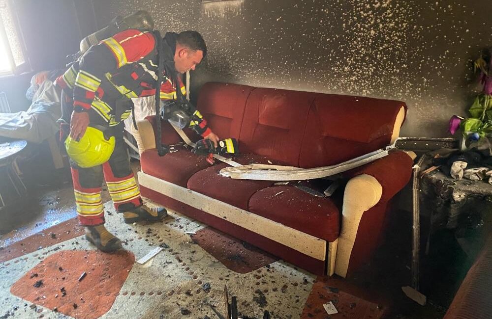 Bandırma’daki yangın büyümeden kontrol altına alındı Bandırma’da bir apartmanın ikinci katında çıkan yangın, itfaiye ekiplerinin müdahalesiyle