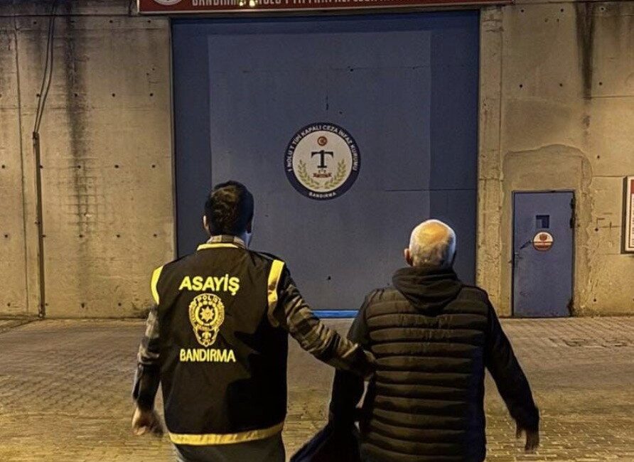 16 ayrı suçtan aranan şahıs Bandırma’da yakalandı Balıkesir İl Emniyet Müdürlüğü’ne bağlı Bandırma İlçe Emniyet Müdürlüğü Asayiş