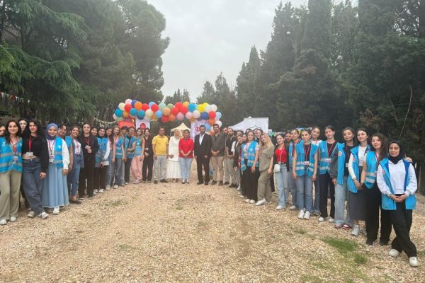 Bandırmalı çocuklar için renkli etkinlik