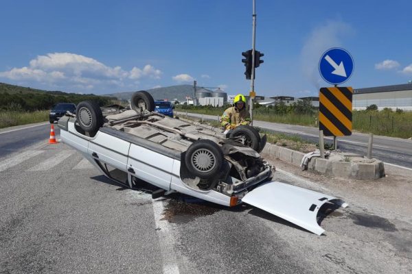 Takla atan araçta 2 kişi yaralandı