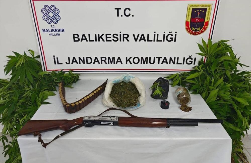 Erdek’te uyuşturucu operasyonu Balıkesir’in Erdek ilçesinde jandarma ekiplerince düzenlenen uyuşturucu operasyonunda 93 kök
