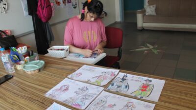 Manyas ilçesinde eğitim gören otizmli öğrenci Dudu Duru Mete, yaptığı