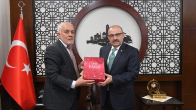Balıkesir Gazeteciler Cemiyeti yönetimi, Balıkesir Valisi İsmail Ustaoğlu’nu ziyaret etti.