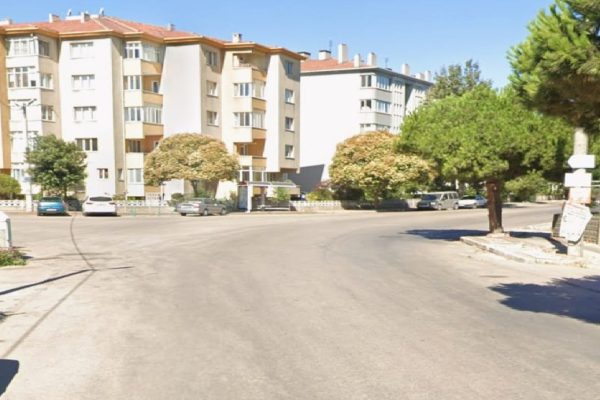 Yaşlı çifte otomobil çarptı, 83 yaşındaki adam hayatını kaybetti