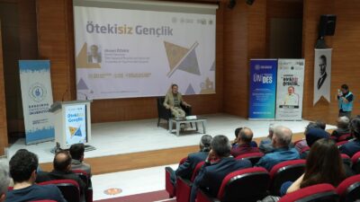 Ahmet Özhan “Ötekisiz Gençlik” Konulu Söyleşide Öğrencilerle Buluştu BANÜ Kariyer