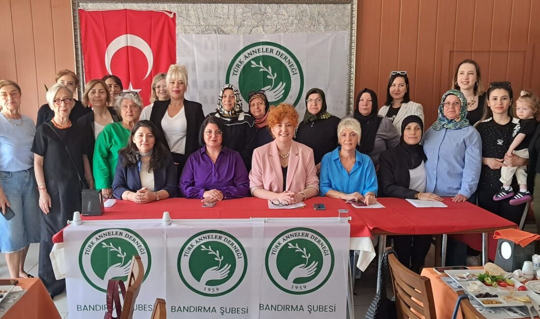 1959 yılında Ankara’da kurulan Türk Anneler Derneğinin Bandırma şubesi açıldı. 