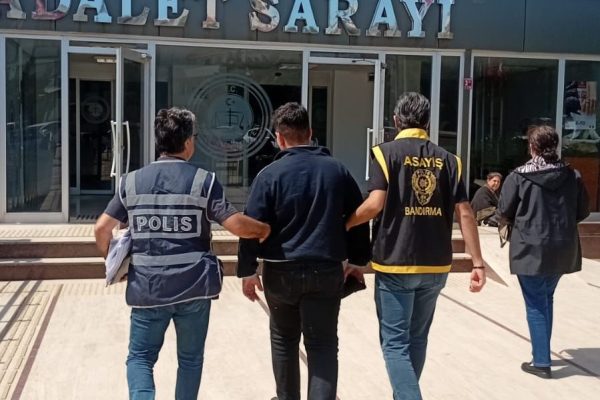 Bandırma’da telefon dolandırıcısı yakayı ele verdi