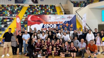 Bandırma Voleybol takımı başarılarına şampiyonluklarına bir yenisini daha ekledi. Kurulduğu