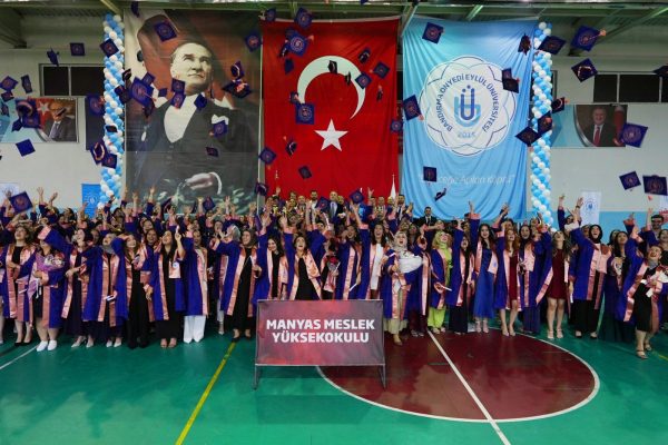 Manyas Meslek Yüksekokulunda Mezuniyet Töreni Gerçekleşti