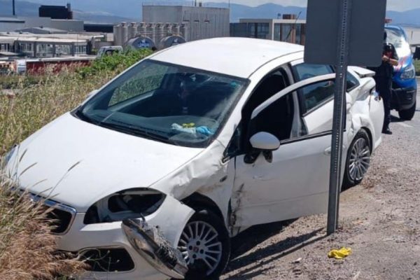 İki aracın çarpıştığı kazada 3 kişi yaralandı