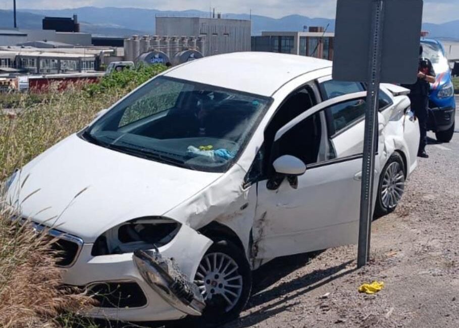 İki aracın çarpıştığı kazada 3 kişi yaralandı Gönen ilçesi Taştepe Mahallesi’nde iki aracın çarpışması sonucu meydana gelen